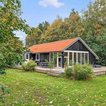4 Bedroom Beautiful In 펜션 Oksbøl